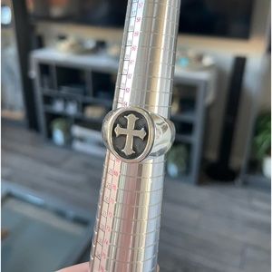 James Avery Retired 925 Sterling Silver Raised Fleuree Cross Ring